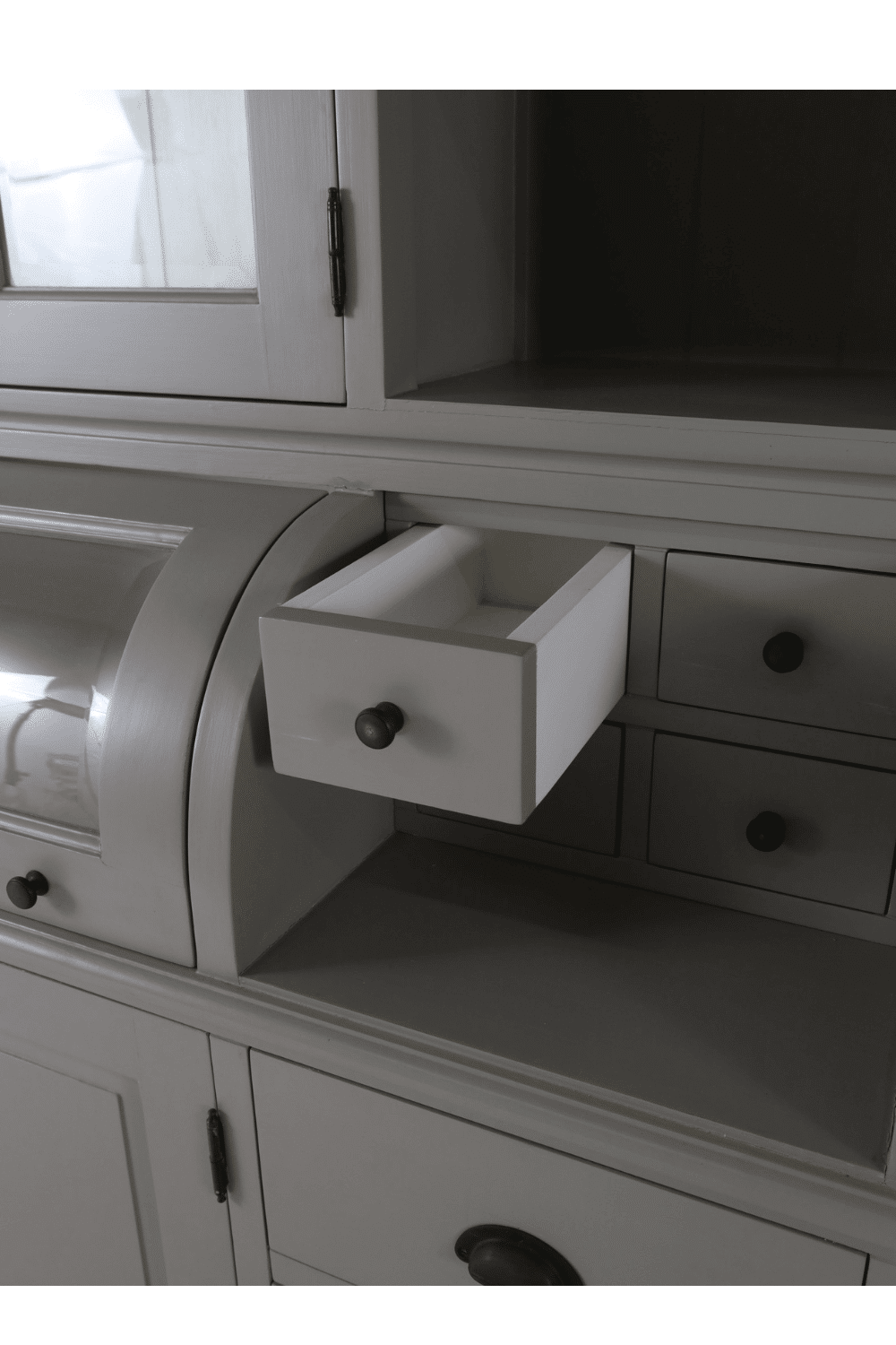 Grijze grutterskast buffetkast vitrine kast met bolkappen 210x52x210 cm