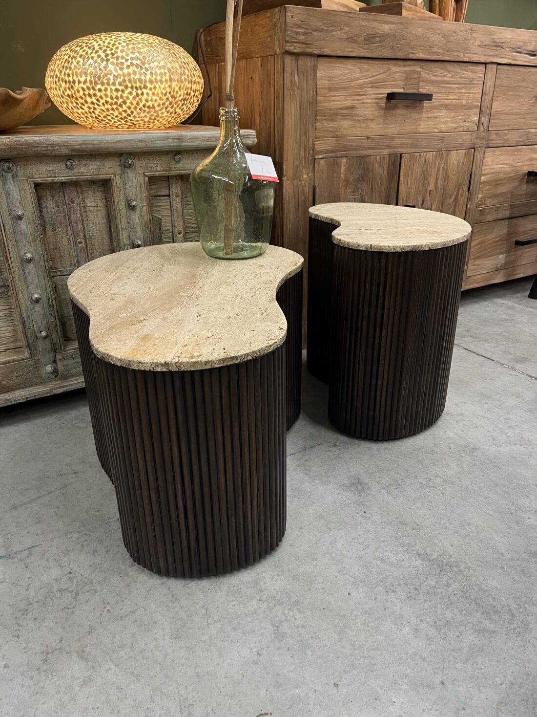 Organische Salontafels Van Zwart Mango Hout Met Zwart Marmeren Blad Set Van 2 Organische Salontafels Van Zwart Mango Hout Met Zwart Marmeren Blad Set Van 2