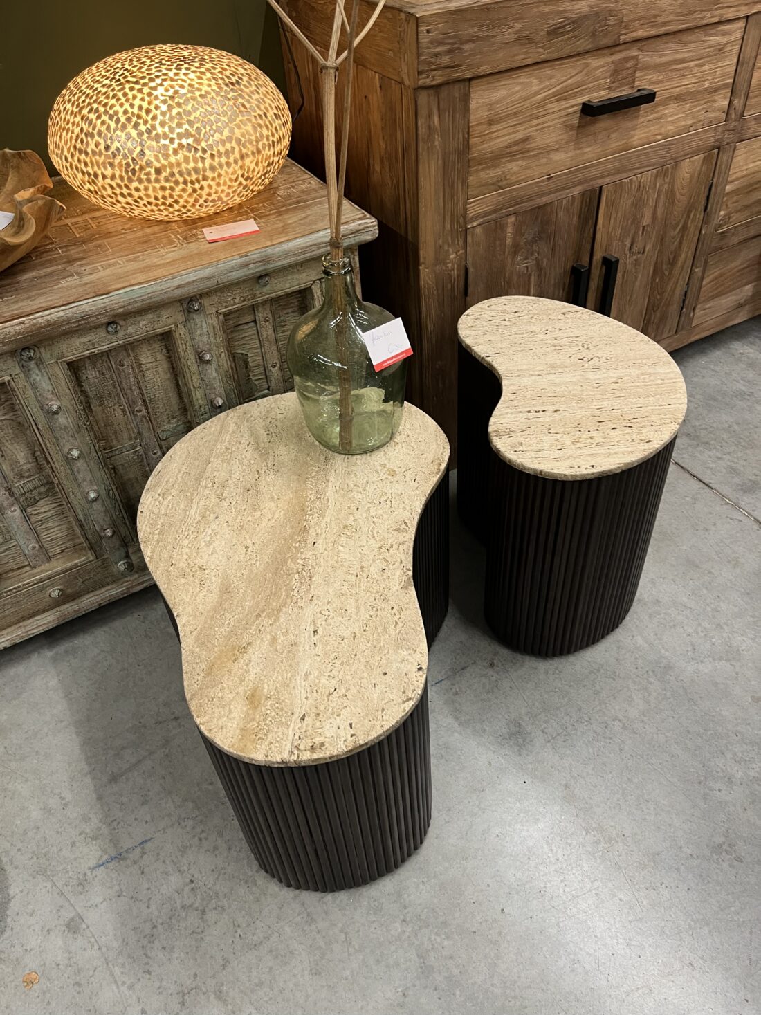 Organische Salontafels Van Zwart Mango Hout Met Zwart Marmeren Blad Set Van 2 Organische Salontafels Van Zwart Mango Hout Met Zwart Marmeren Blad Set Van 2