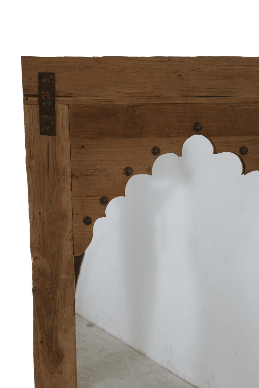 Indische oud teak houten spiegel met metaal deur vorm met boog 77x138cm