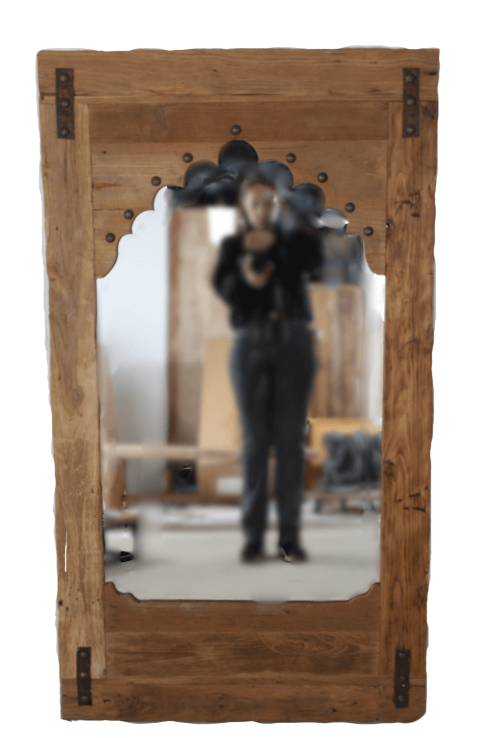 Indische oud teak houten spiegel met metaal deur vorm met boog 77x138cm