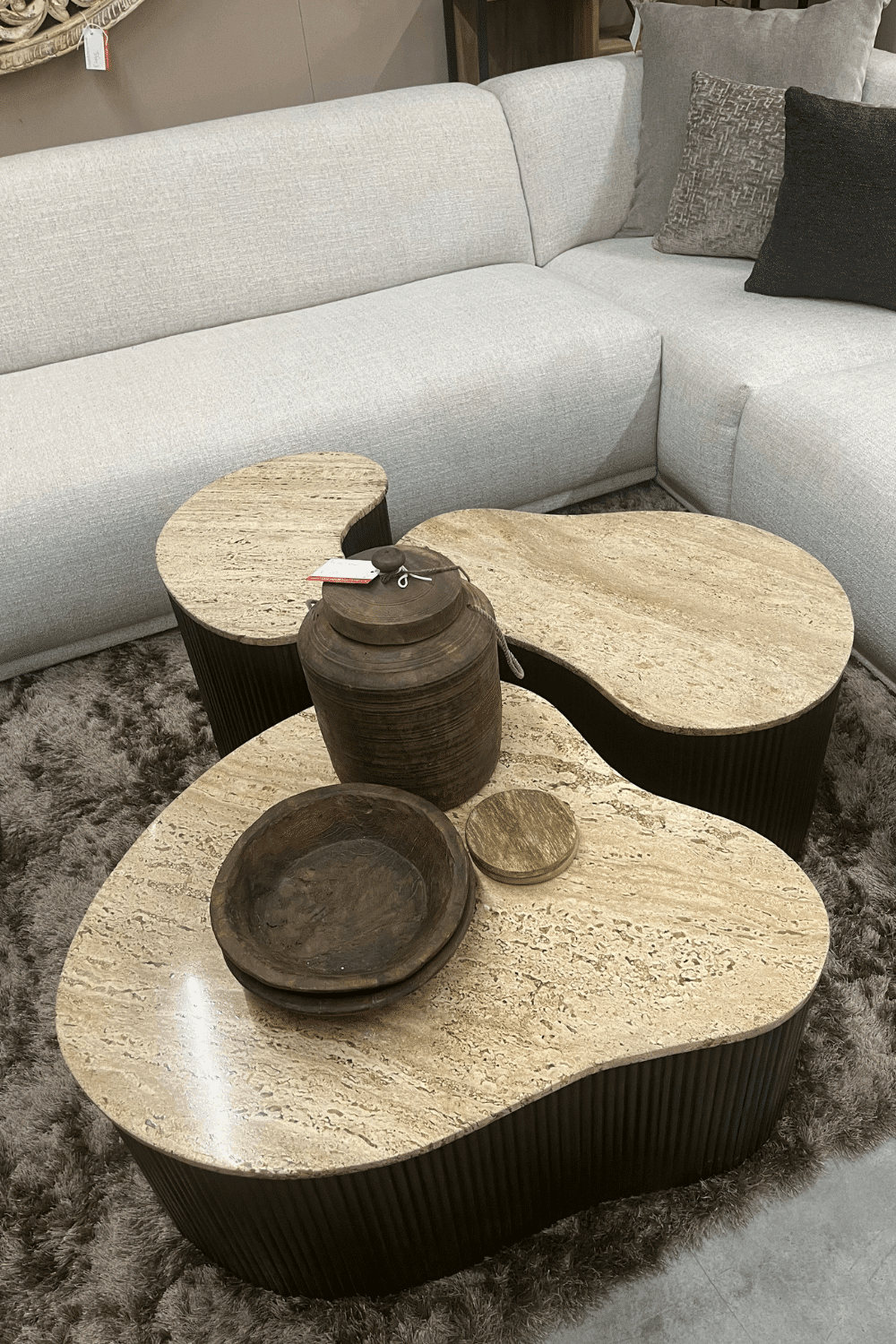 Organische Salontafels Van Mango Hout Met Travertin Blad