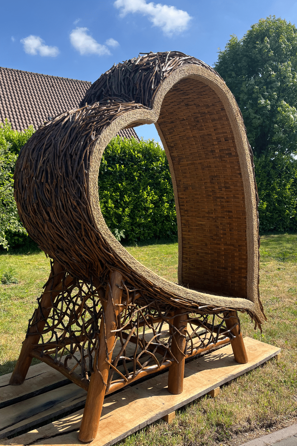 Beeld van een hart voor i de tuin, ideaal als foto booth als ligbed leuk bij het zwembad. houten hart voor in de tuin