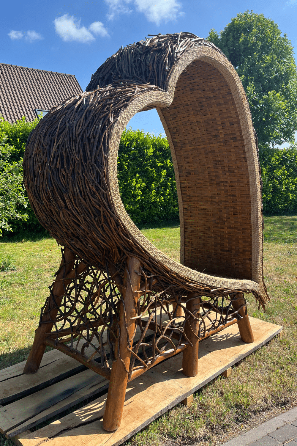 Beeld van een hart voor i de tuin, ideaal als foto booth als ligbed leuk bij het zwembad. houten hart voor in de tuin