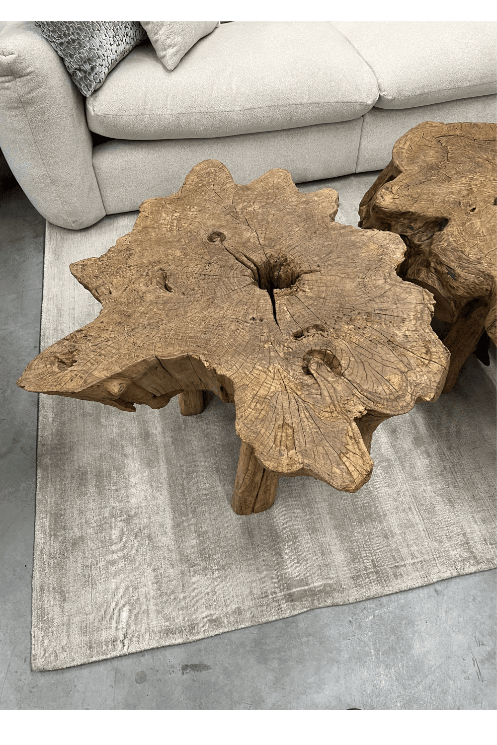 stoere robuuste grove houten salontafel