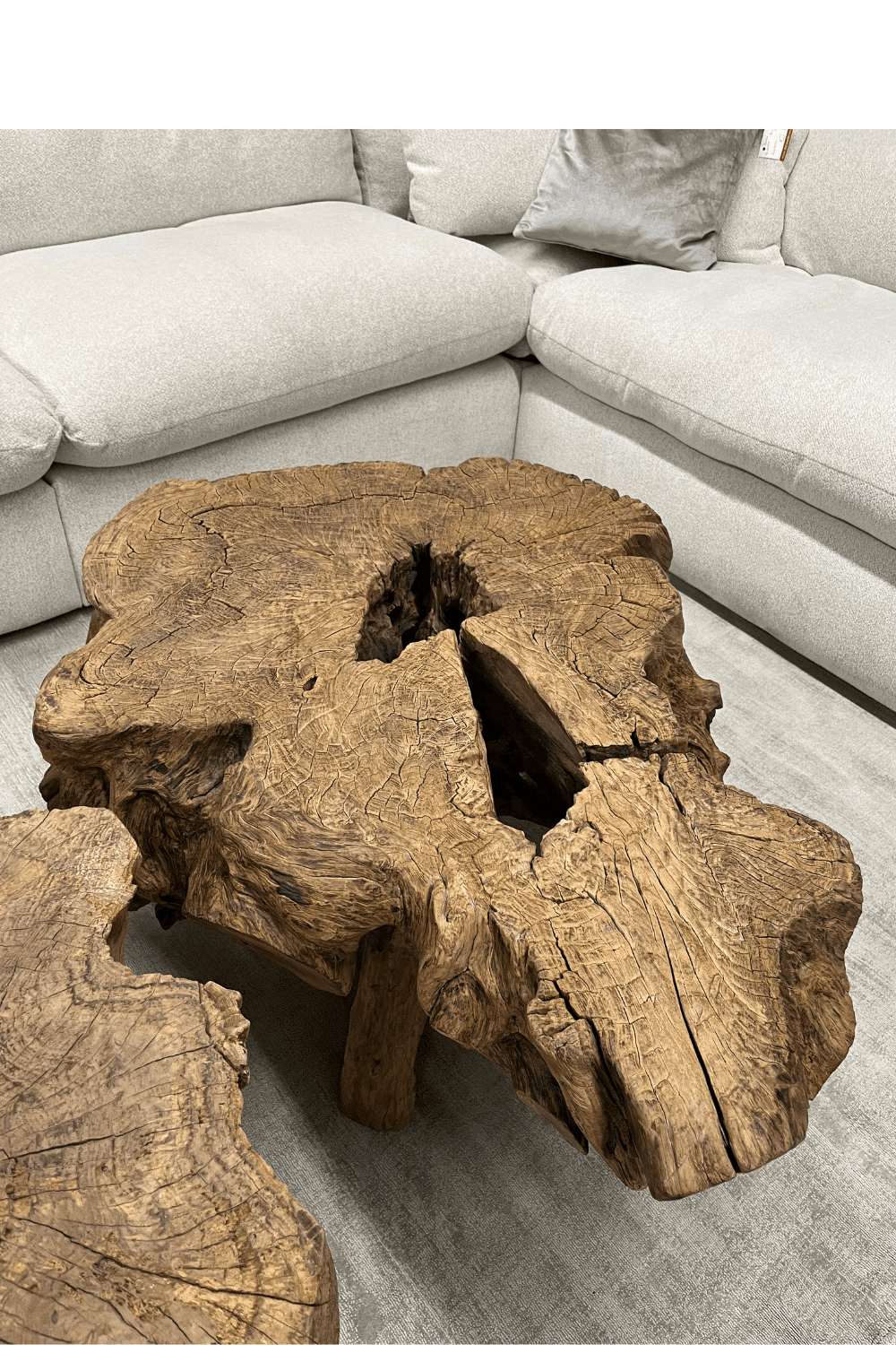 stoere robuuste grove houten salontafel
