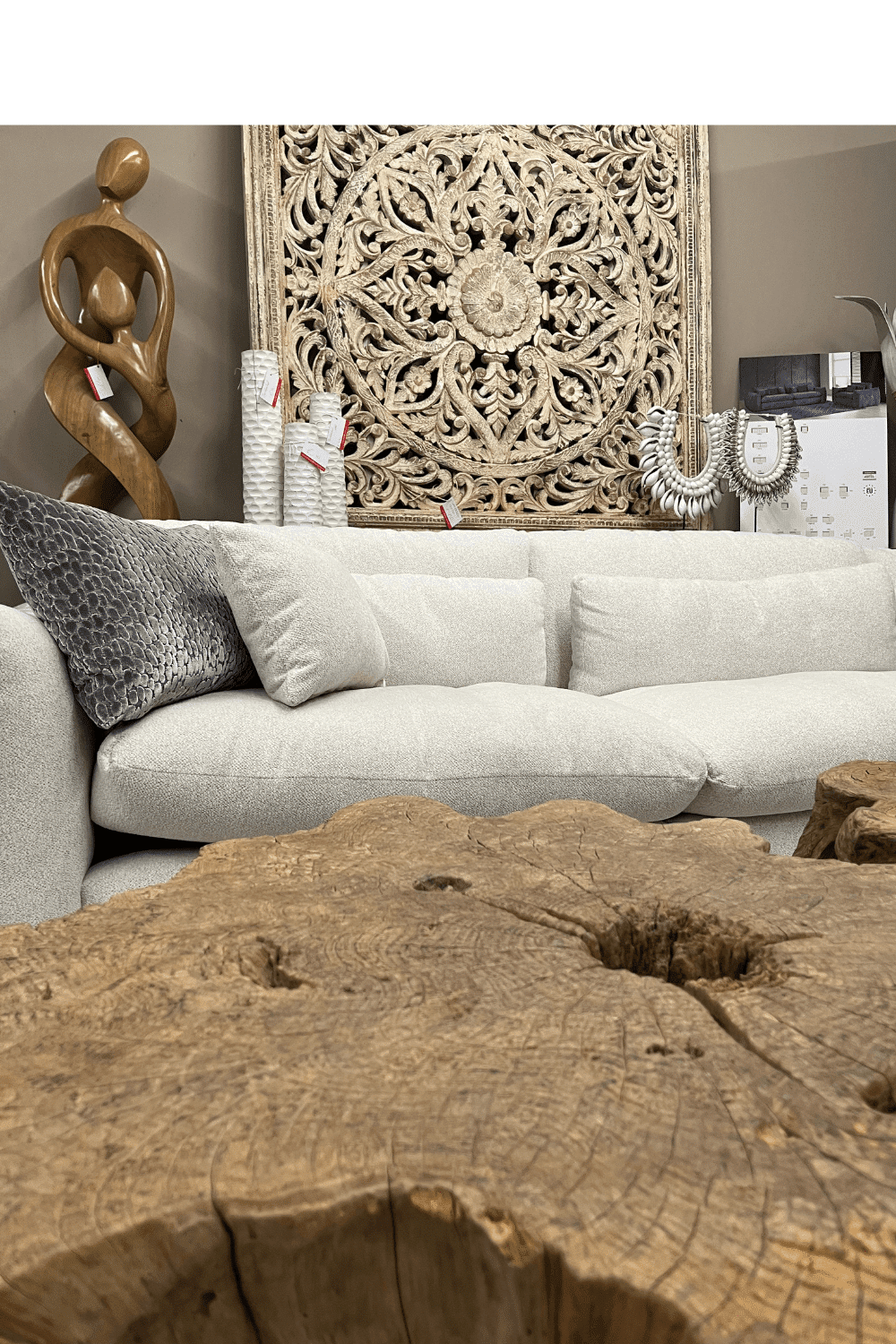 stoere robuuste grove houten salontafel