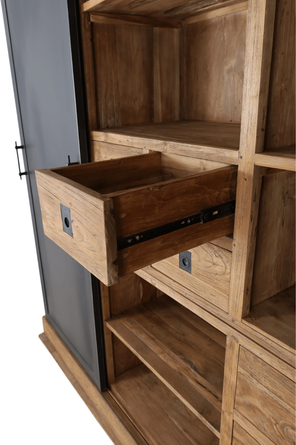 Grote stoere teak houten vitrine kast met metalen schuifdeur 222x52x220cm