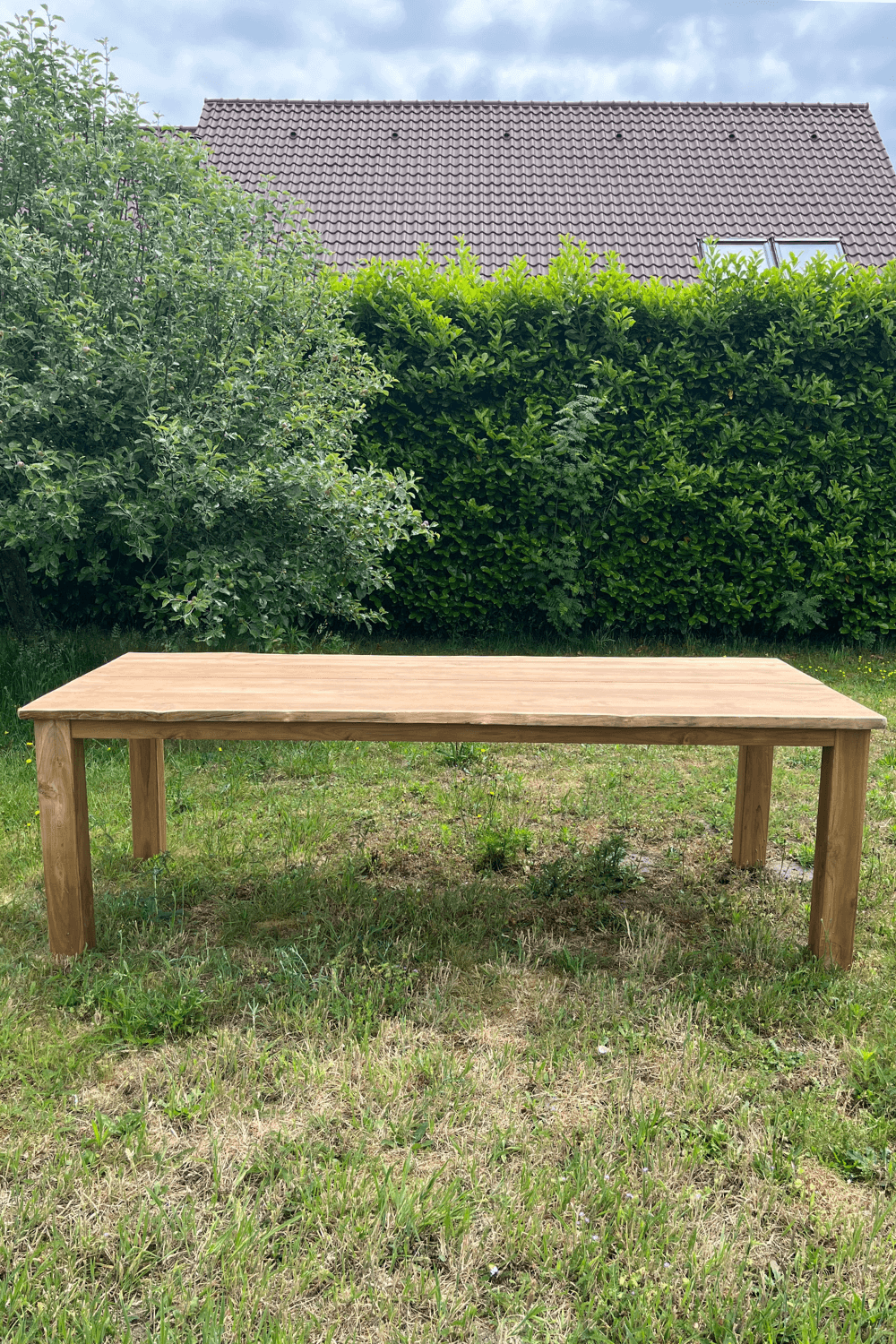 Teak houten tuintafel 240 cm met boomstamkant