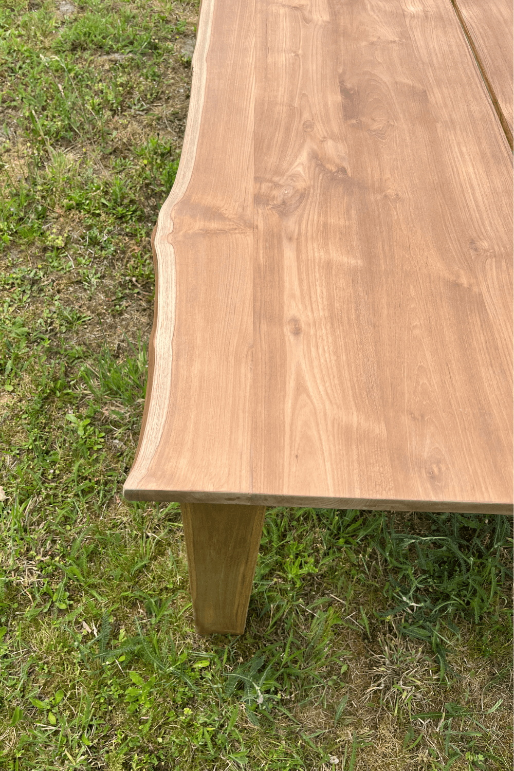 Teak houten tuintafel 240 cm met boomstamkant