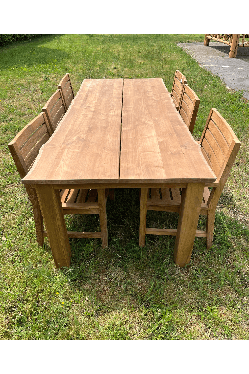 Teak houten tuintafel 240 cm met boomstamkant