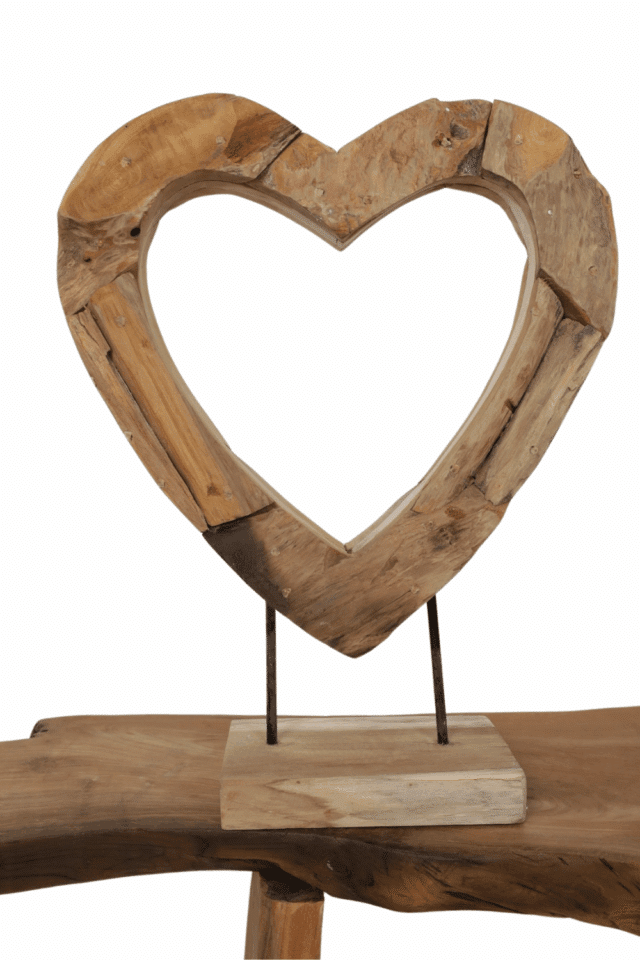 Wortel teak houten hart decoratie voor in het raamkozijn