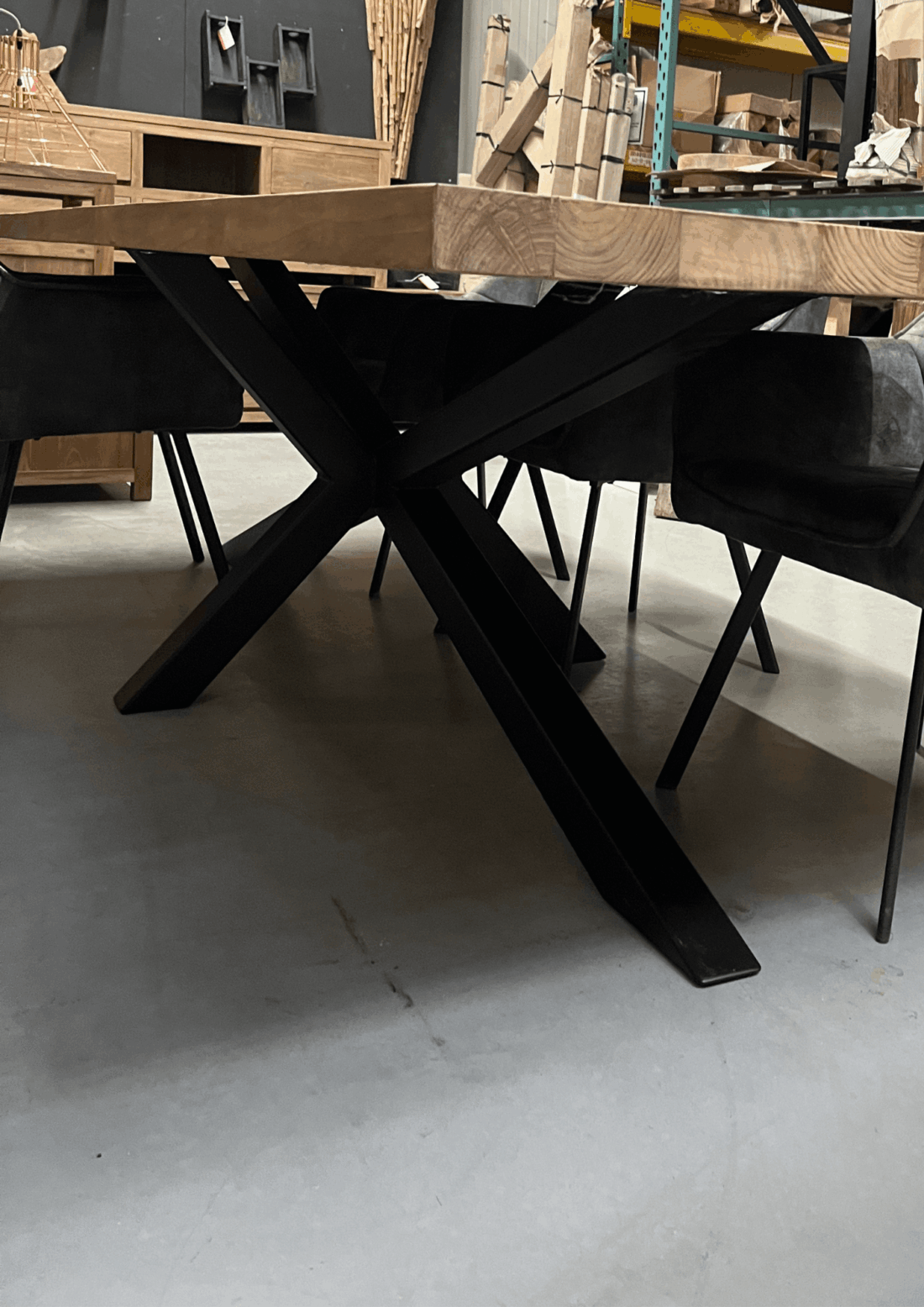 teak houten massieve eettafel met zwart matrix spin poot 280 cm