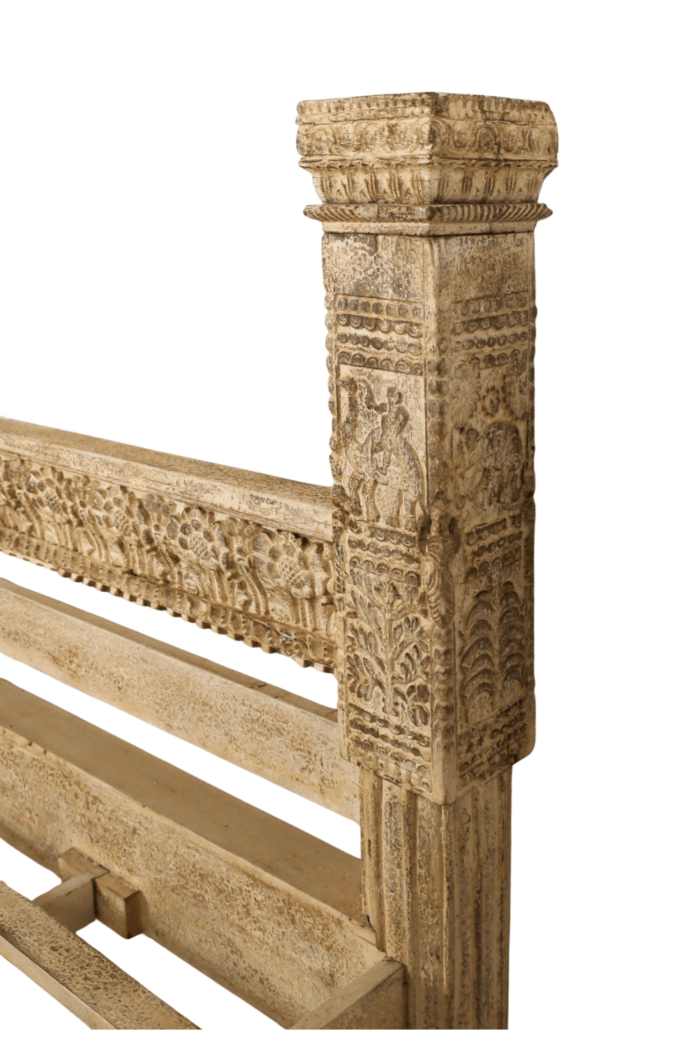 Indiase houten bed antiek met houtsnijwerk houten bed beige Indiase houten bed antiek met houtsnijwerk houten bed beige
