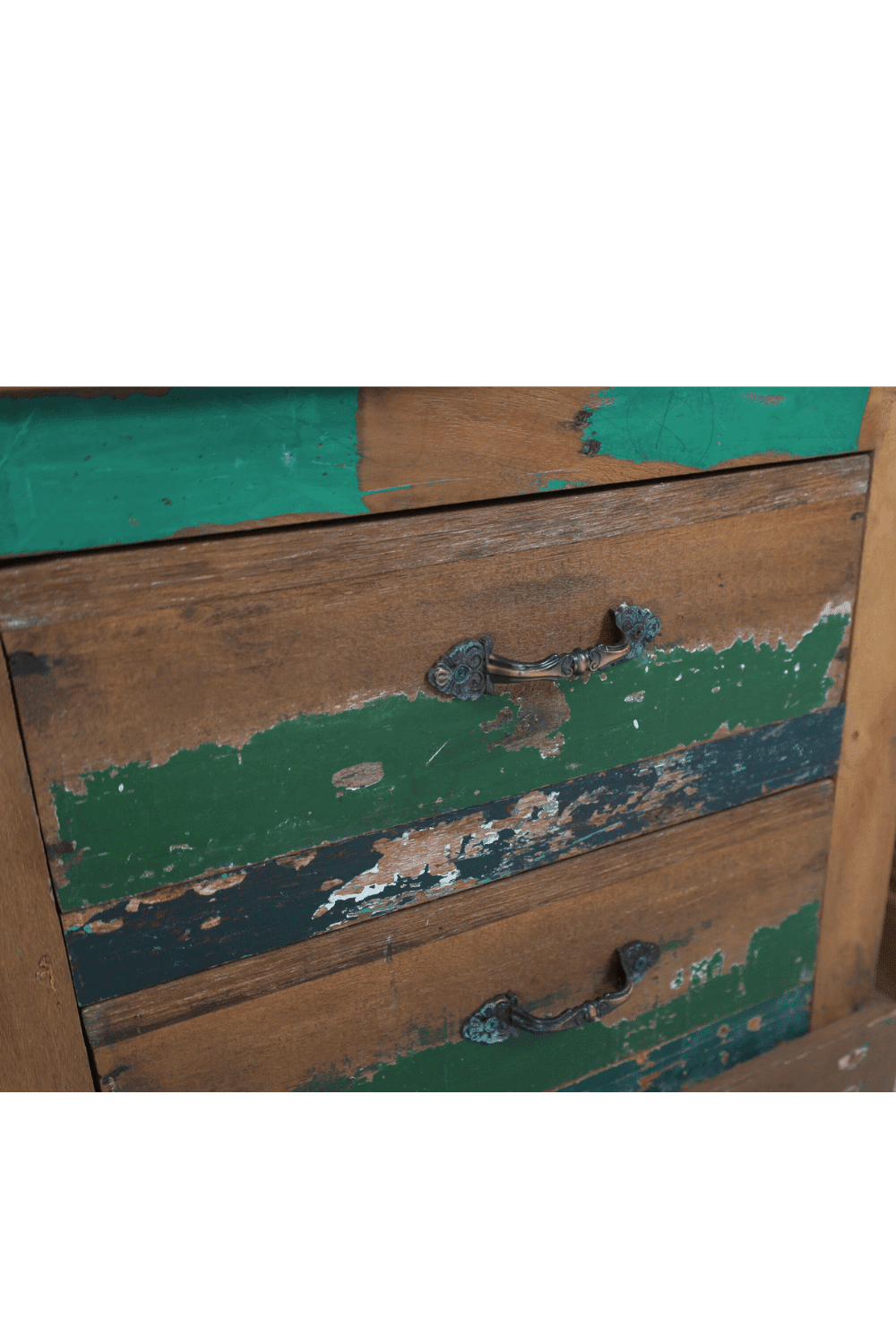 Set van 2 boten oud gekleurd houten nachtkastjes met 2 lades Set van 2 boten oud gekleurd houten nachtkastjes met 2 lades