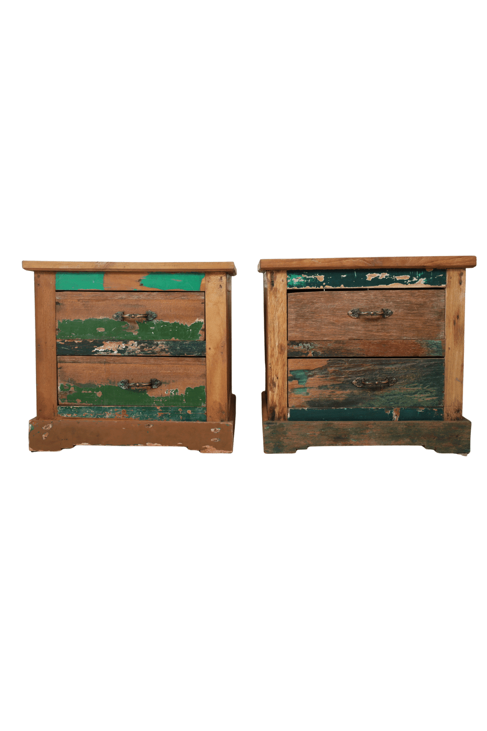 Set van 2 boten oud gekleurd houten nachtkastjes met 2 lades Set van 2 boten oud gekleurd houten nachtkastjes met 2 lades