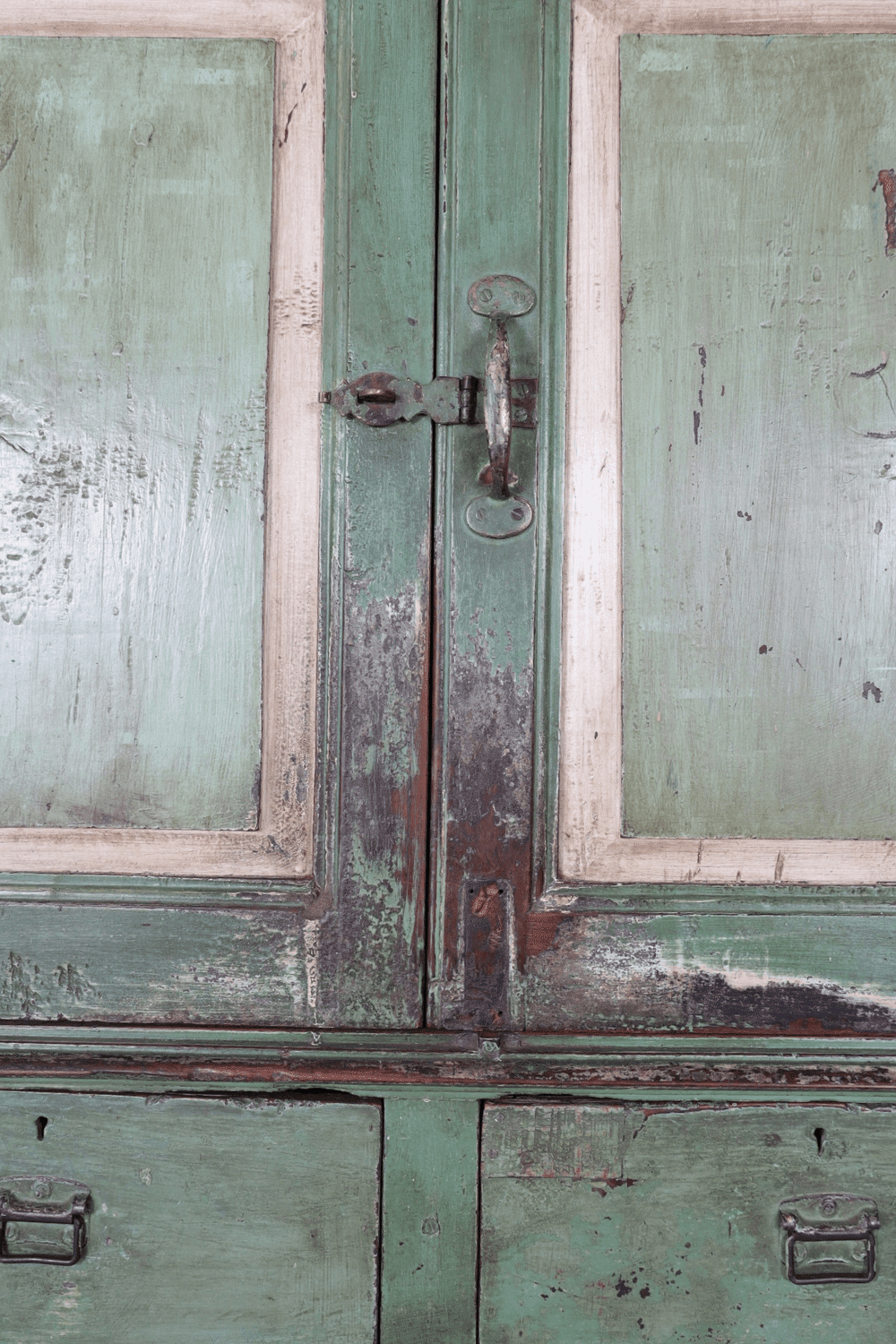 Groene gekleurde antieke kast uit india 113x42x198 cm