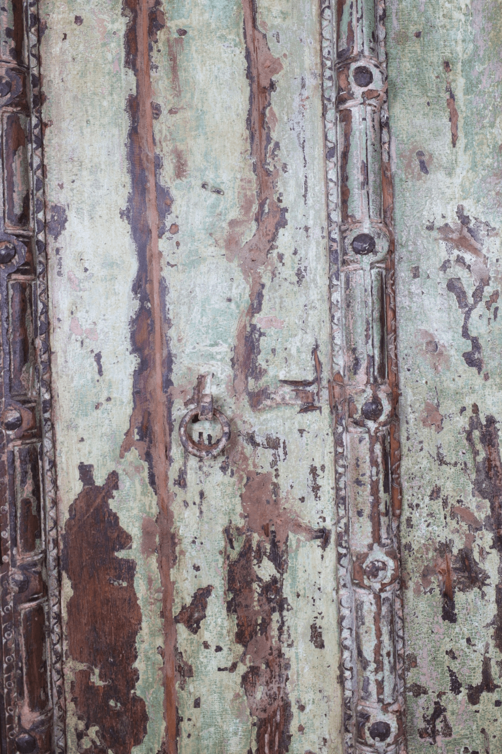 Oude groene gekleurde opbergkast uit india 118x46x205 cm Oude groene gekleurde opbergkast uit india 118x46x205 cm