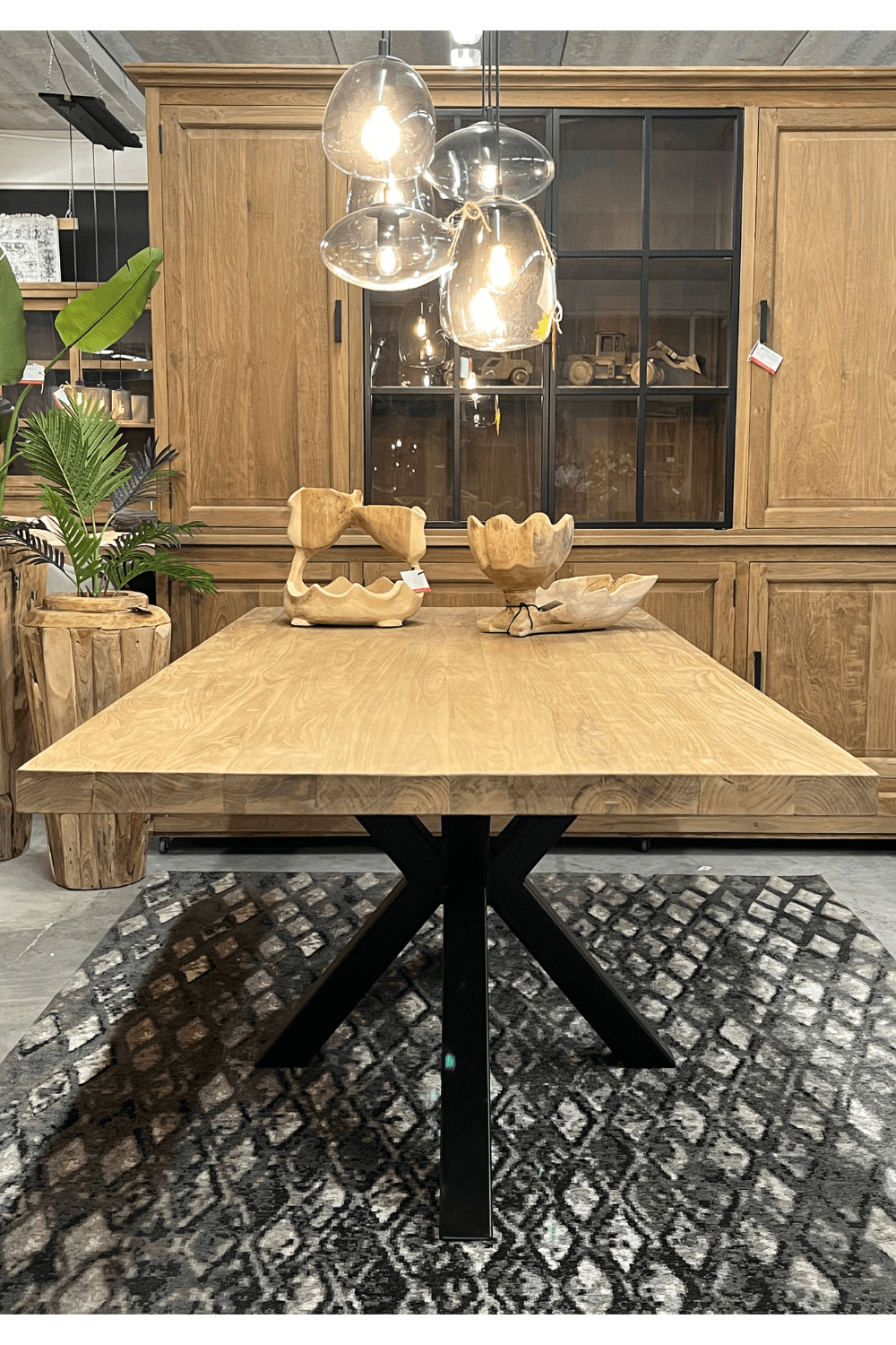 Teak houten tafel 5 cm massief dik met zwart metalen matrix poot 220x100x78 cm