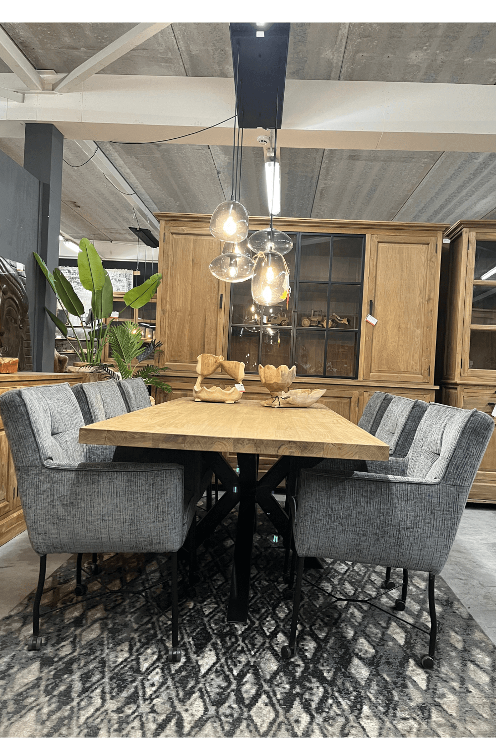 Teak houten tafel 5 cm massief dik met zwart metalen matrix poot 220x100x78 cm