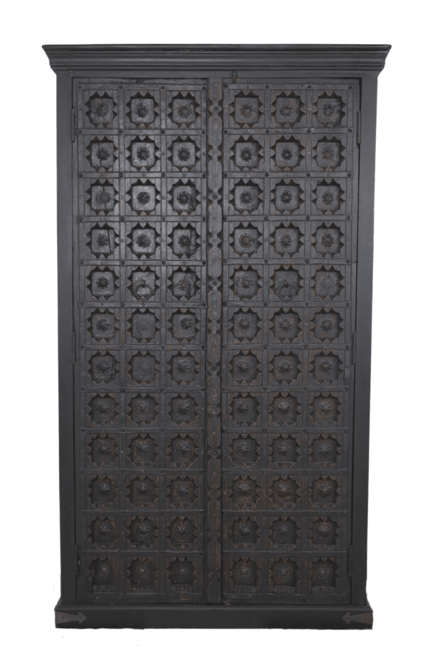 Zwarte Opbergkast Uit India Met Originele Oude Deuren