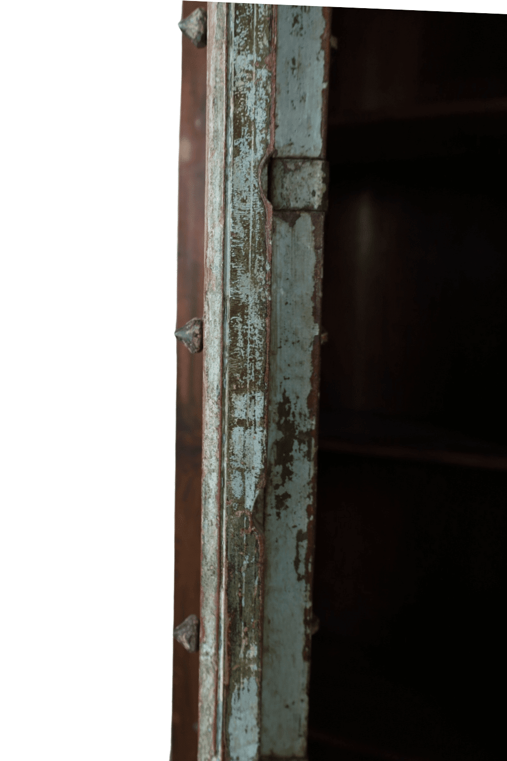 indiase opbergkast met oude deuren gekleurd