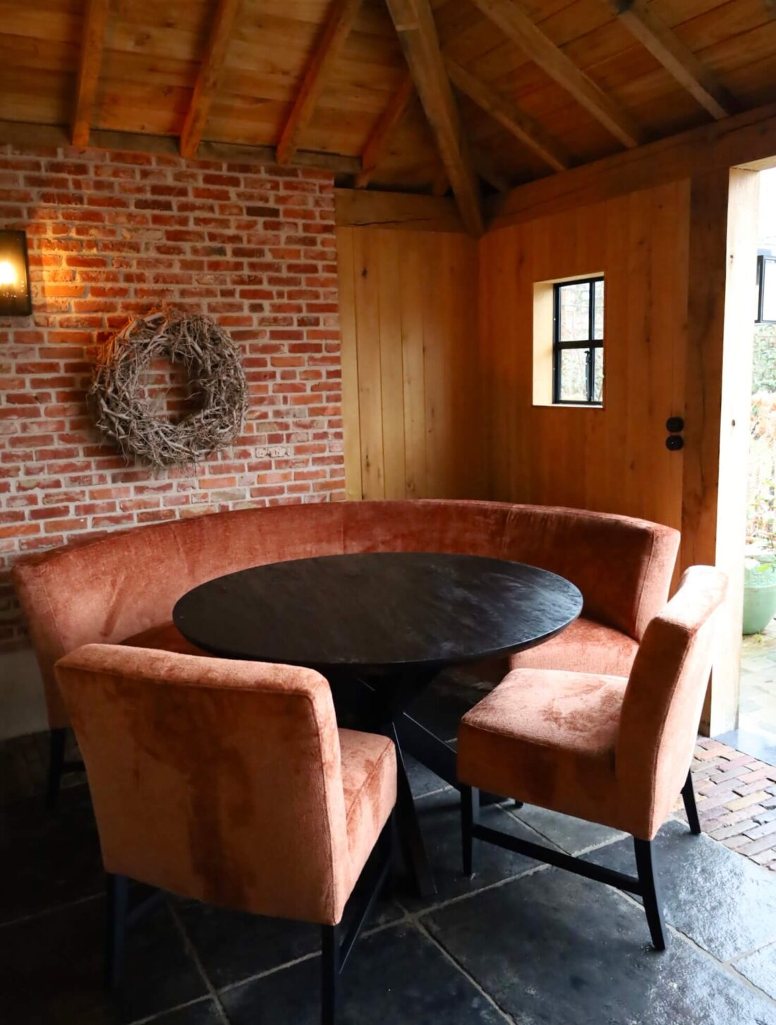 oranje gestoffeerde ronde eetkamerbank 240 cm oranje gestoffeerde ronde eetkamerbank 240 cm