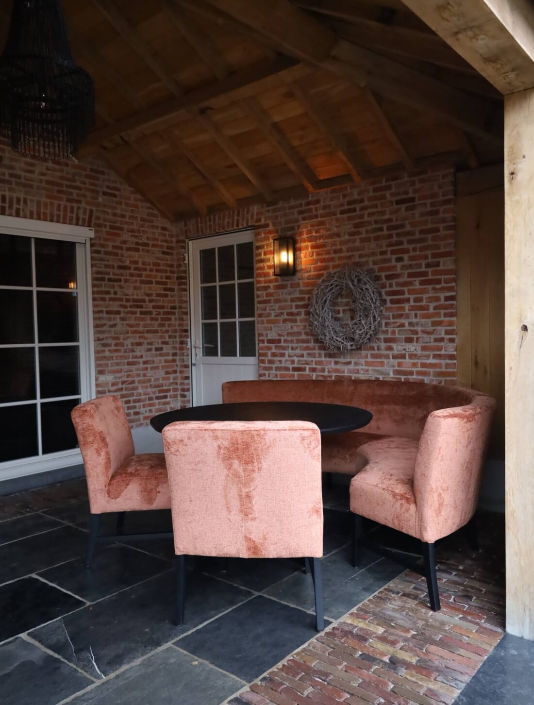 eetkamerbank voor aan een ronde tafel eetkamerbank voor aan een ronde tafel