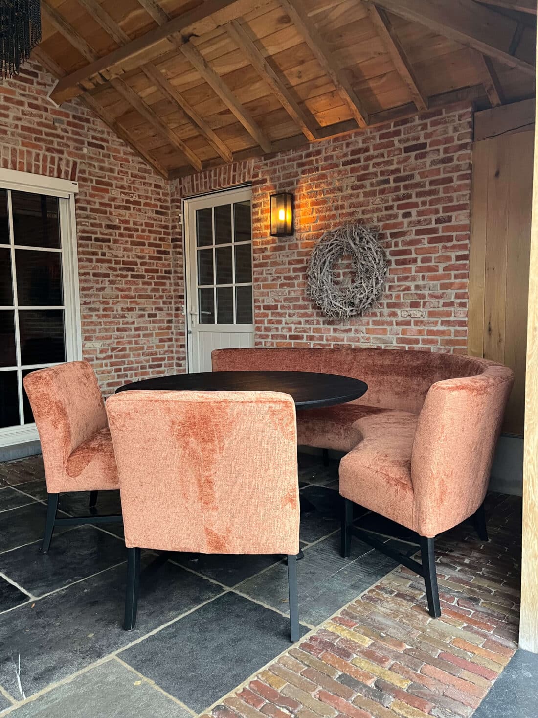 eetkamerbank voor aan een ronde tafel eetkamerbank voor aan een ronde tafel