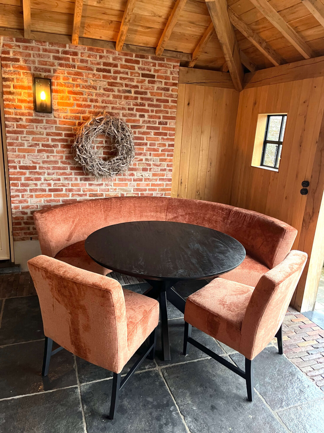 oranje gestoffeerde ronde eetkamerbank 240 cm oranje gestoffeerde ronde eetkamerbank 240 cm