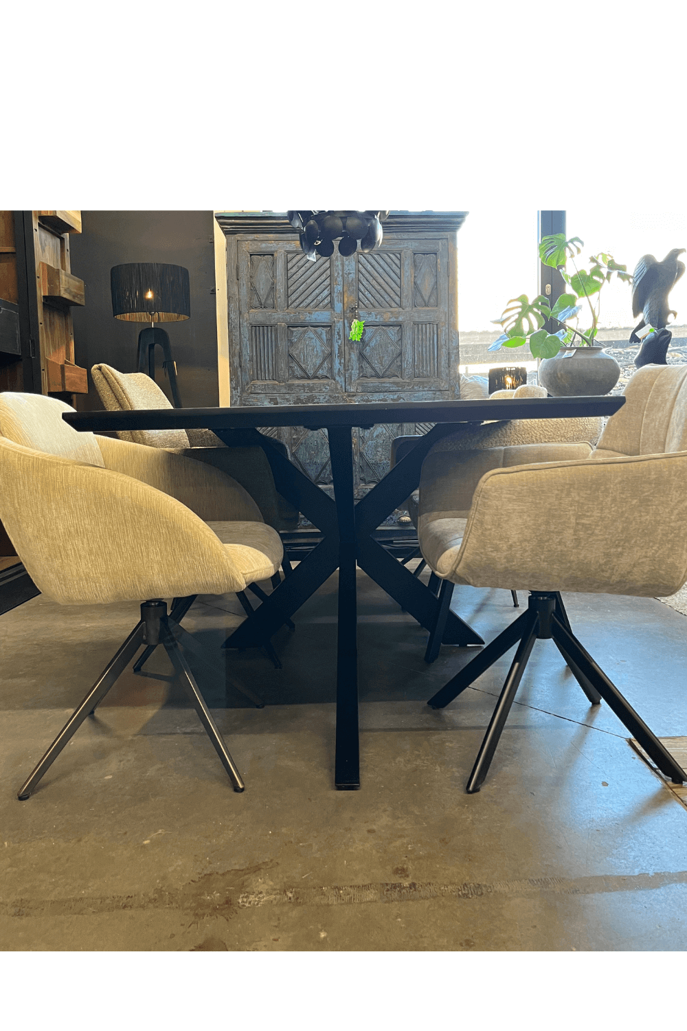 Zwarte mango houten eettafel 220 cm Zwarte mango houten eettafel 220 cm