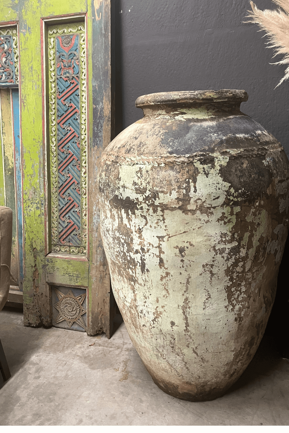 mega kruik grote stenen oude India kruik 90x90x140 cm groen grijs