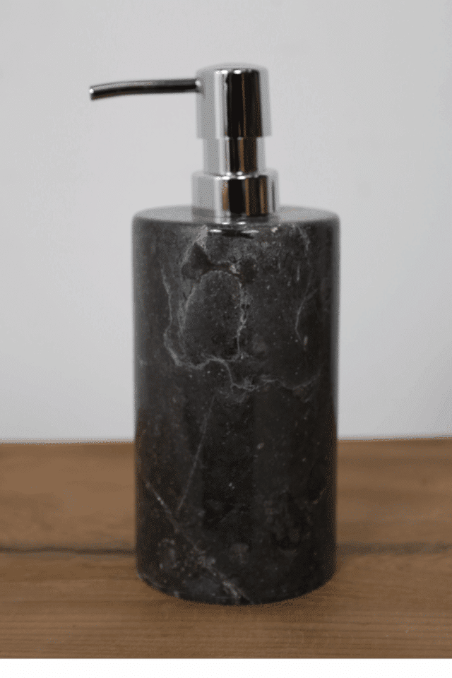 Donker grijs marmer zeeppompje