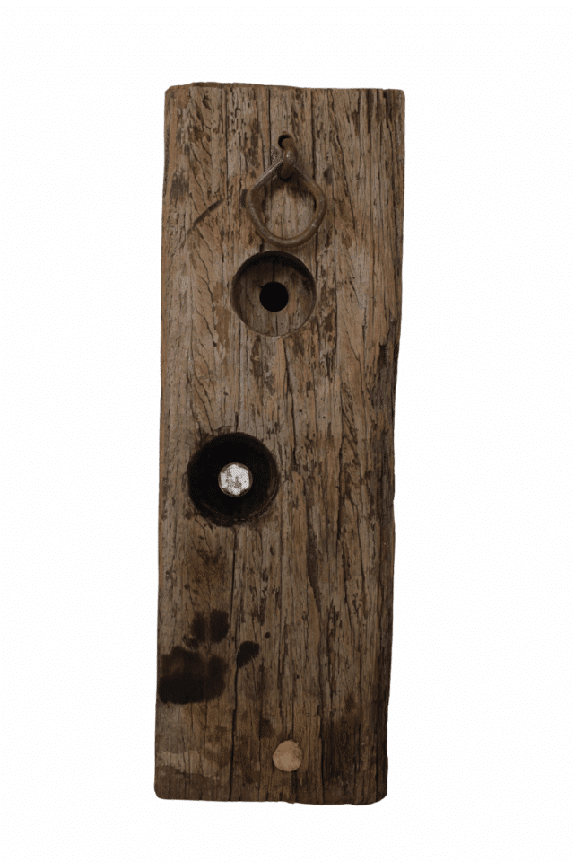 Oud houten meerpaal zuil met ring 29x29x88 cm