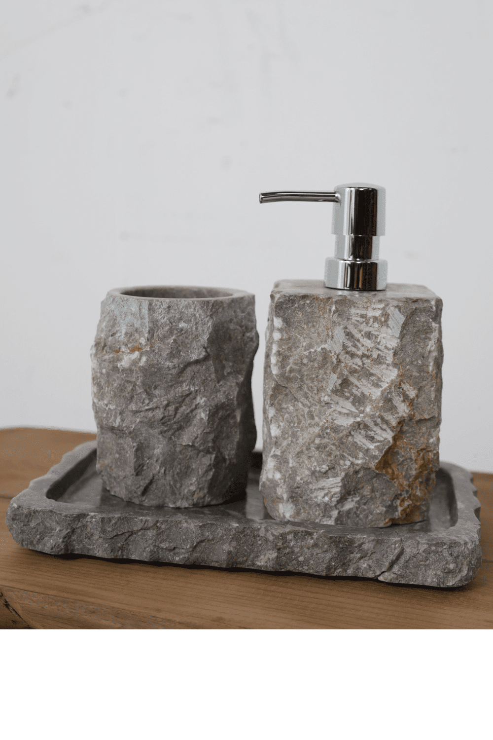 Ruw grijs marmer zeeppompje set met beker en plateau 1