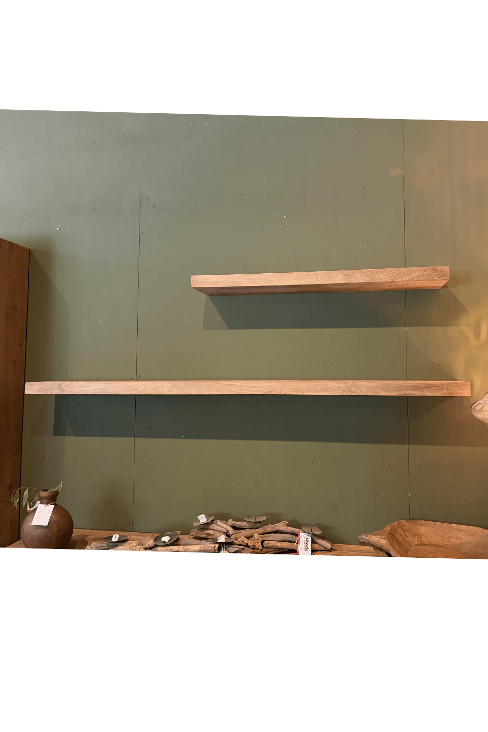 Teak houten plank zwevend zonder beugels