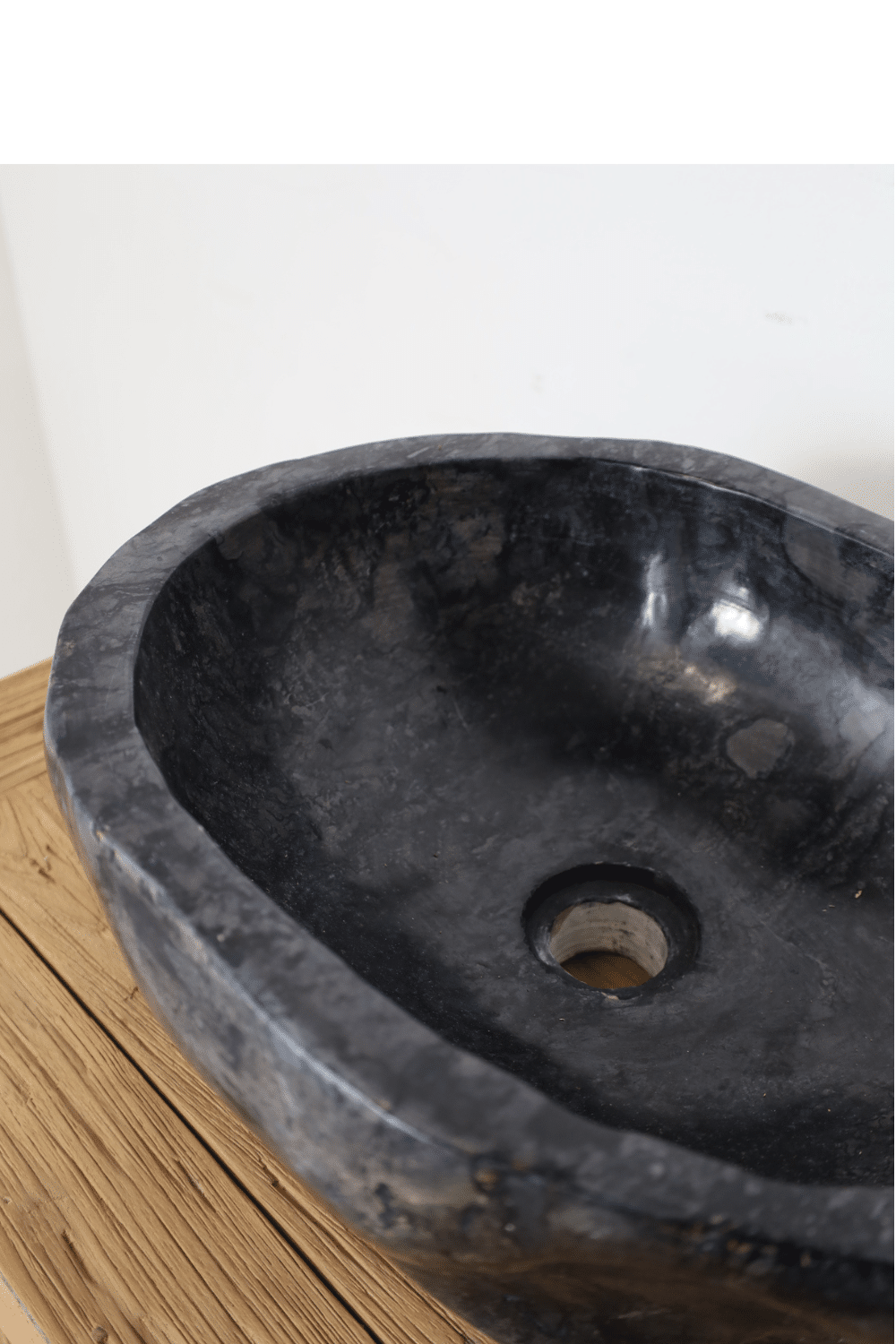 Zwarte marmeren wasbak