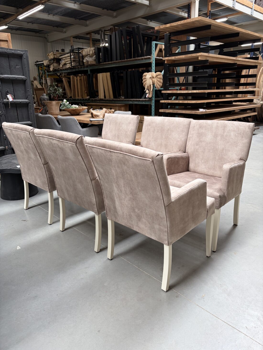 Luxe eetkamerstoel met armleuning Beige en creme wit kleurige poten