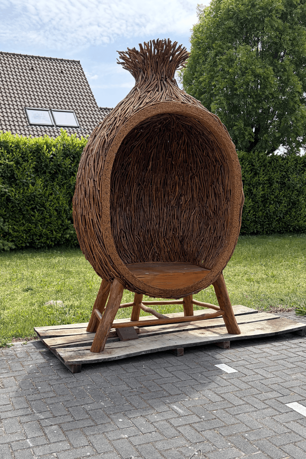 Photobooth voor buiten een houten vogelnest gemaakt van takjes