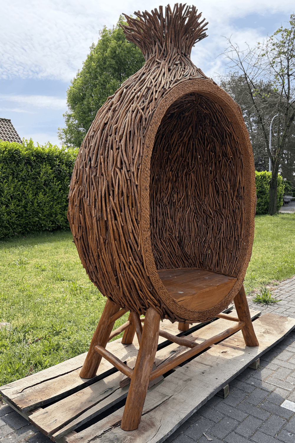 Photobooth voor buiten een houten vogelnest gemaakt van takjes