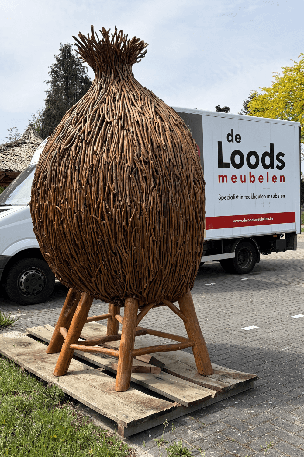 Photobooth voor buiten een houten vogelnest gemaakt van takjes