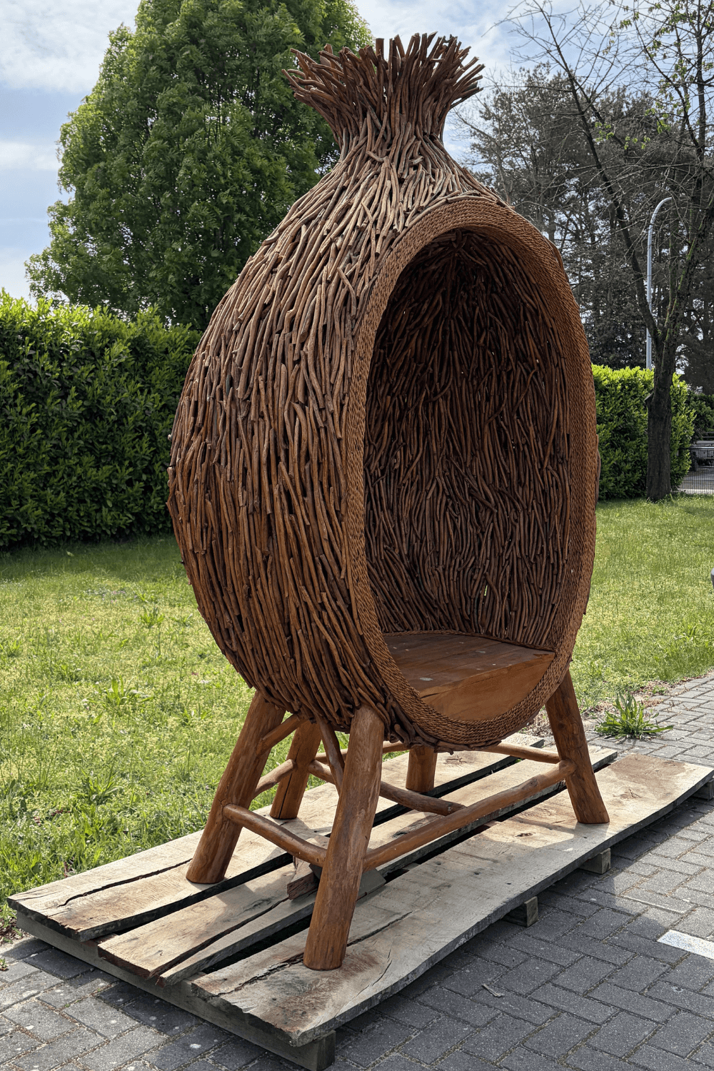 Photobooth voor buiten een houten vogelnest gemaakt van takjes