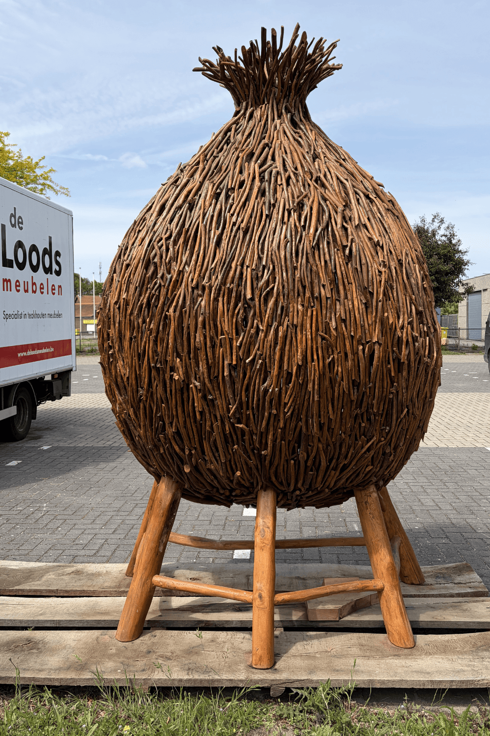 Photobooth voor buiten een houten vogelnest gemaakt van takjes
