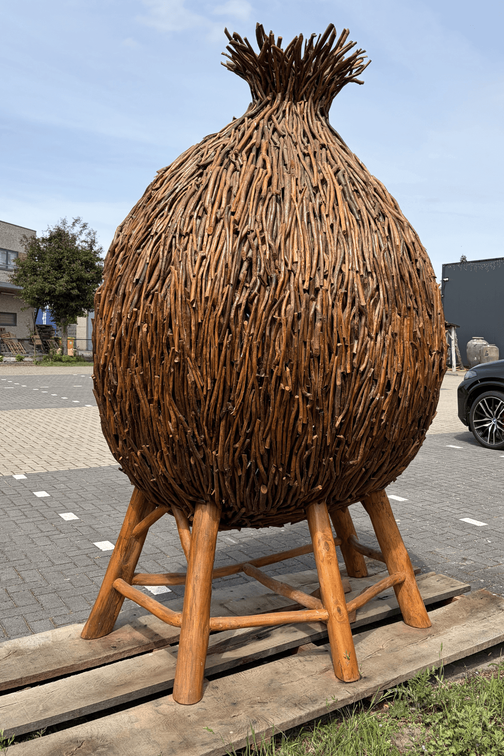 Photobooth voor buiten een houten vogelnest gemaakt van takjes