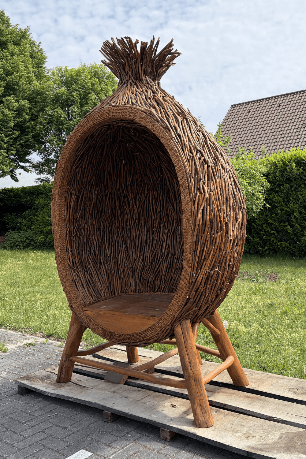 Photobooth voor buiten een houten vogelnest gemaakt van takjes