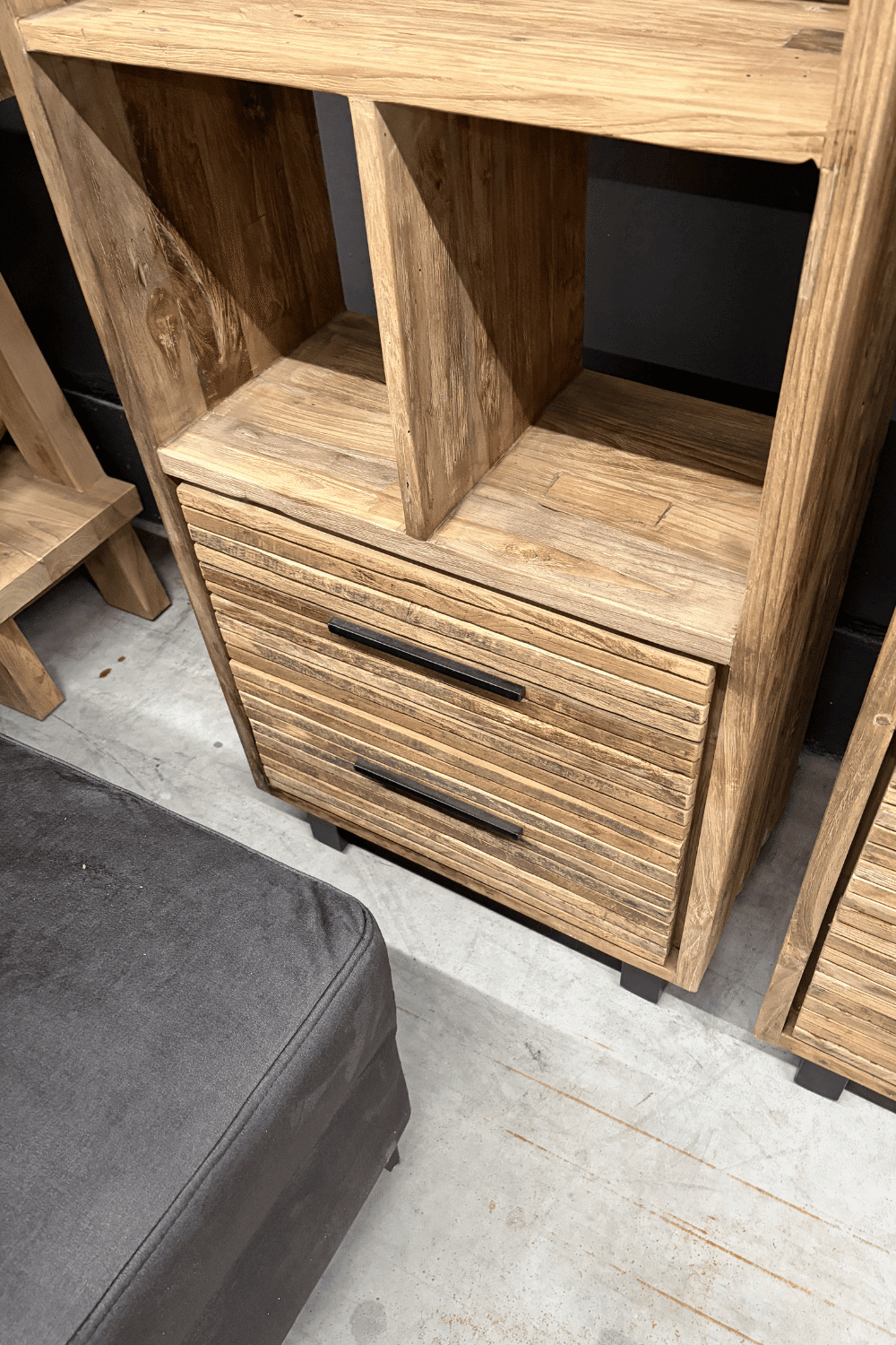 Teak houten smalle vakkenkast 61x30x203 cm