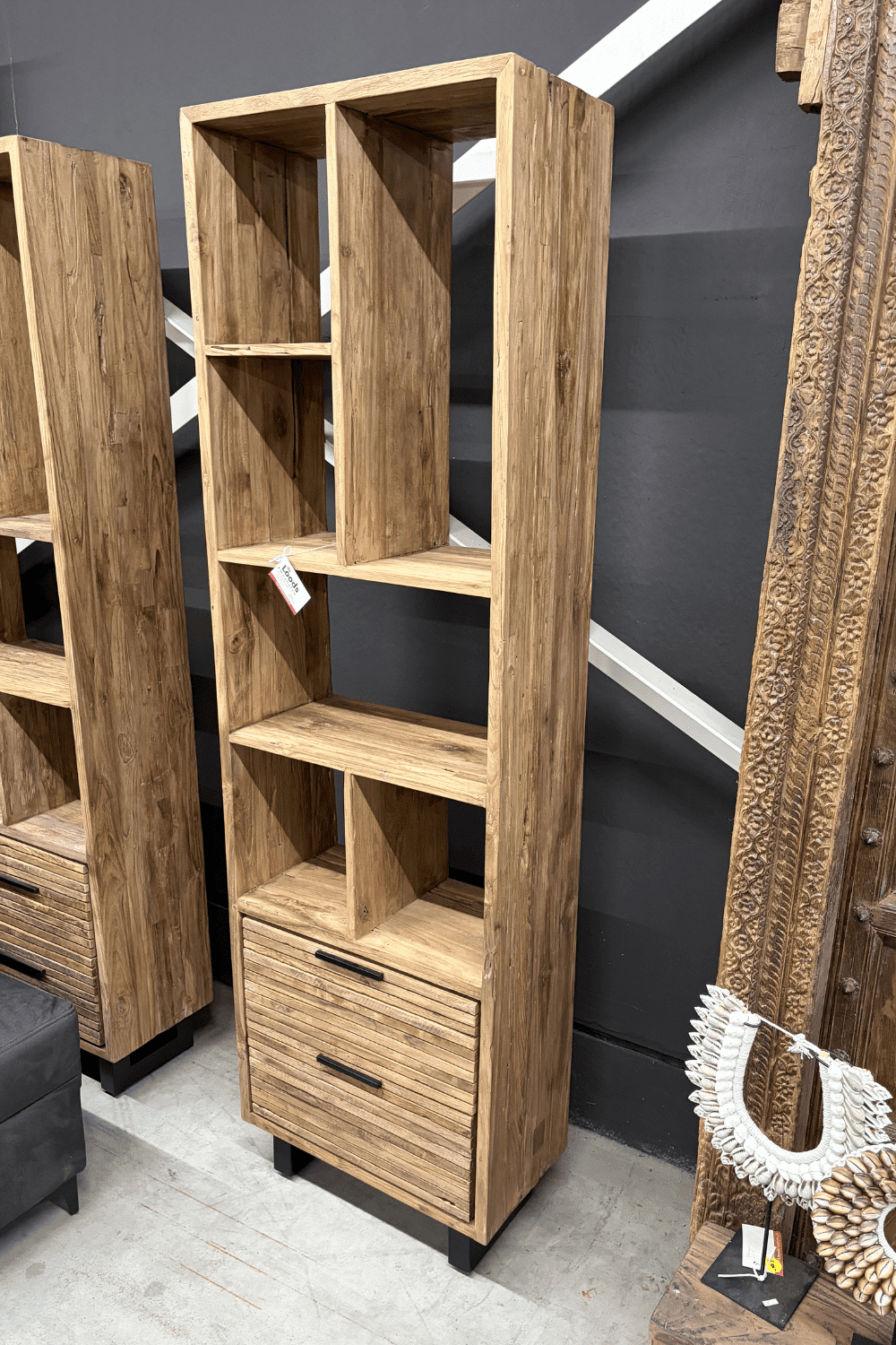 Teak houten smalle vakkenkast 61x30x203 cm