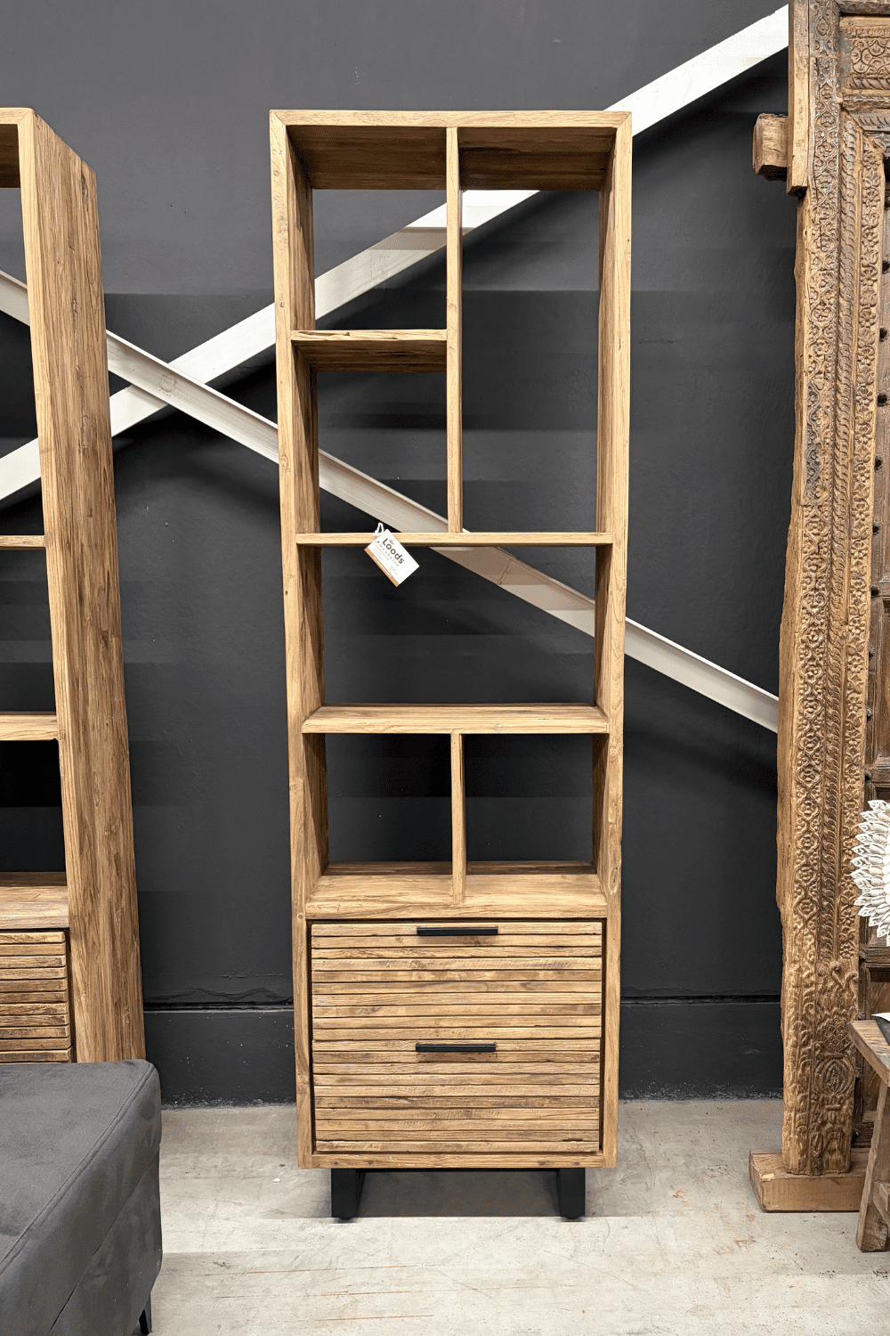 Teak houten smalle vakkenkast 61x30x203 cm
