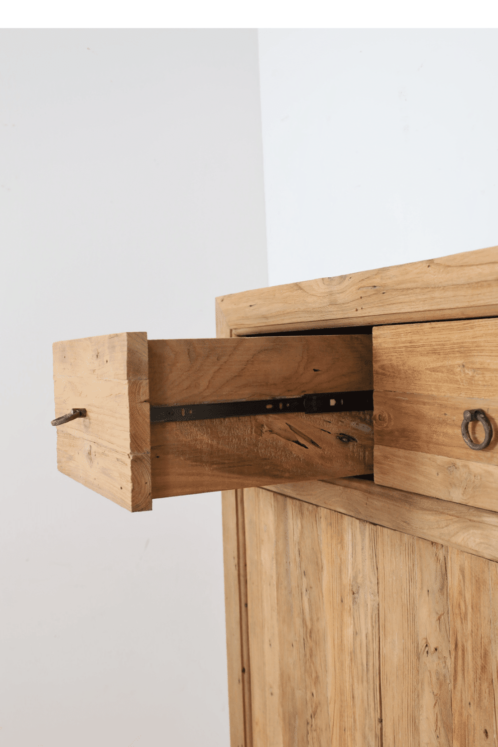 Meidenkast teak hout chinees model super rustiek 90x45x152 cm Meidenkast teak hout chinees model super rustiek 90x45x152 cm
