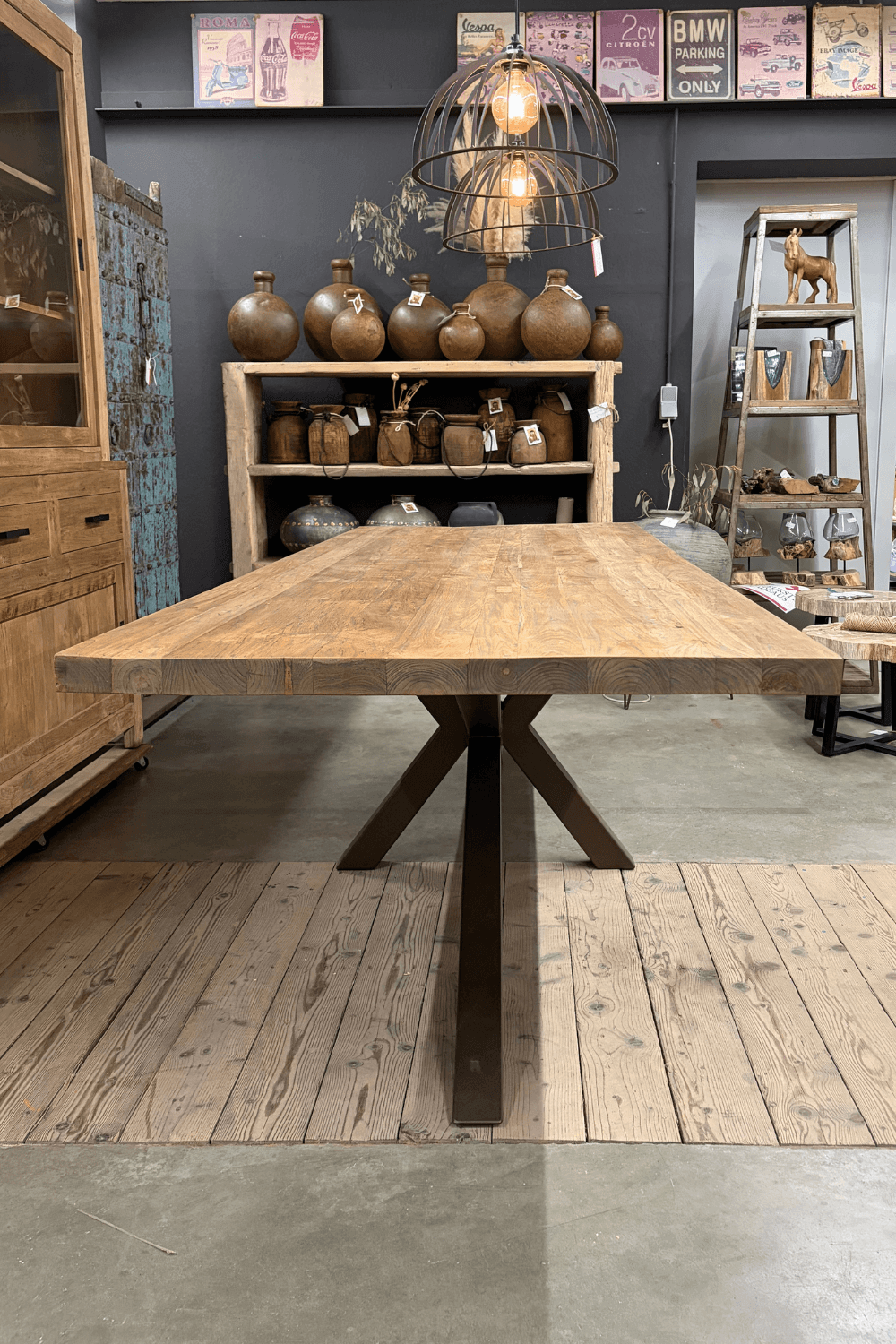 Teak houten eettafel 260 cm met een anodic brown metalen matrix spin poot Teak houten eettafel 260 cm met een anodic brown metalen matrix spin poot